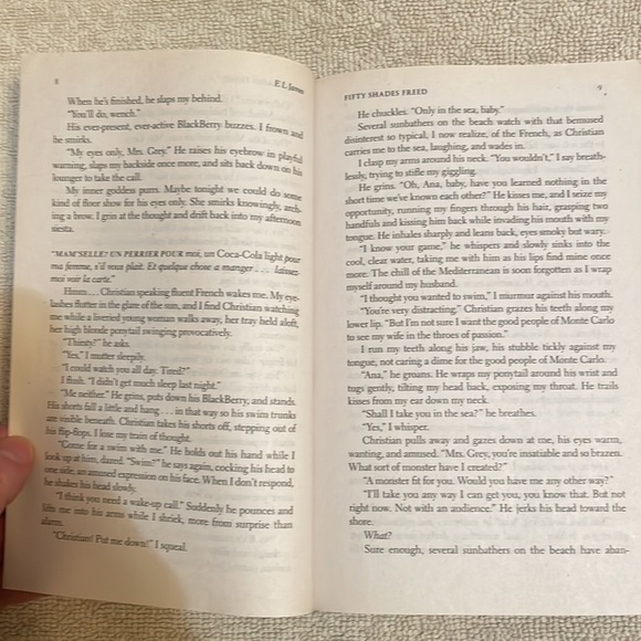 🌈2/$8  Fifty Shades Freed #3 in the Fifty Shades Series - Picture 11 of 12